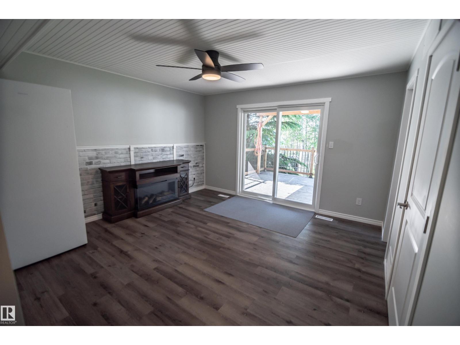 4632 46 AV — photo 10