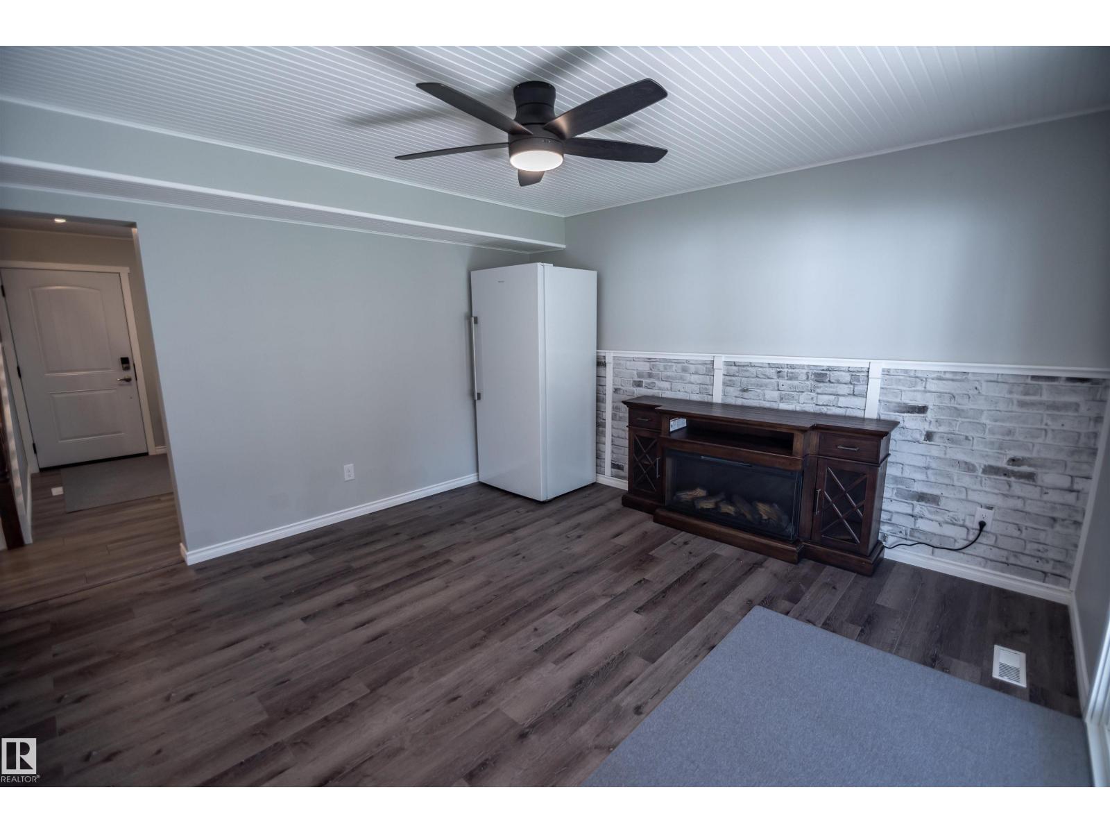 4632 46 AV — photo 11