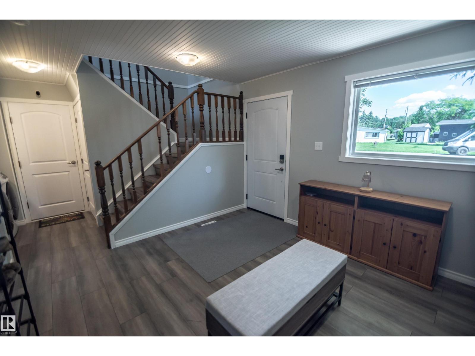 4632 46 AV — photo 14