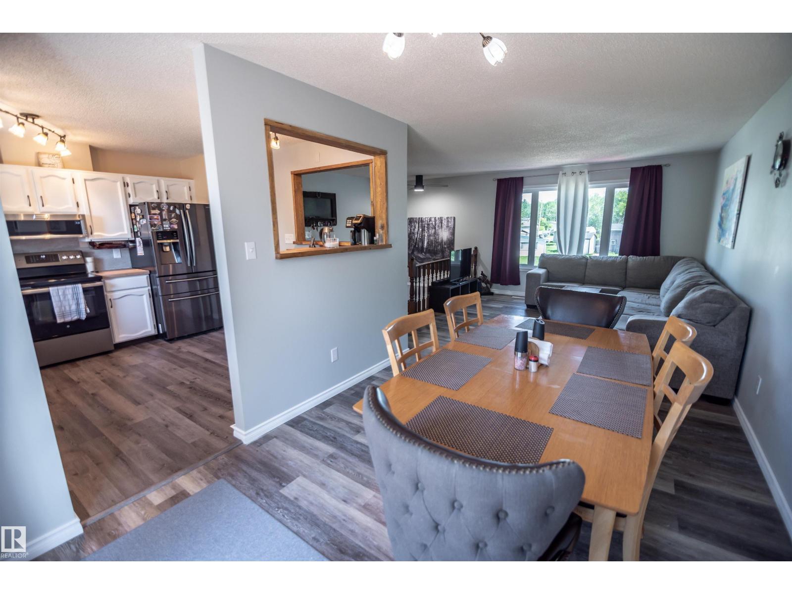 4632 46 AV — photo 22
