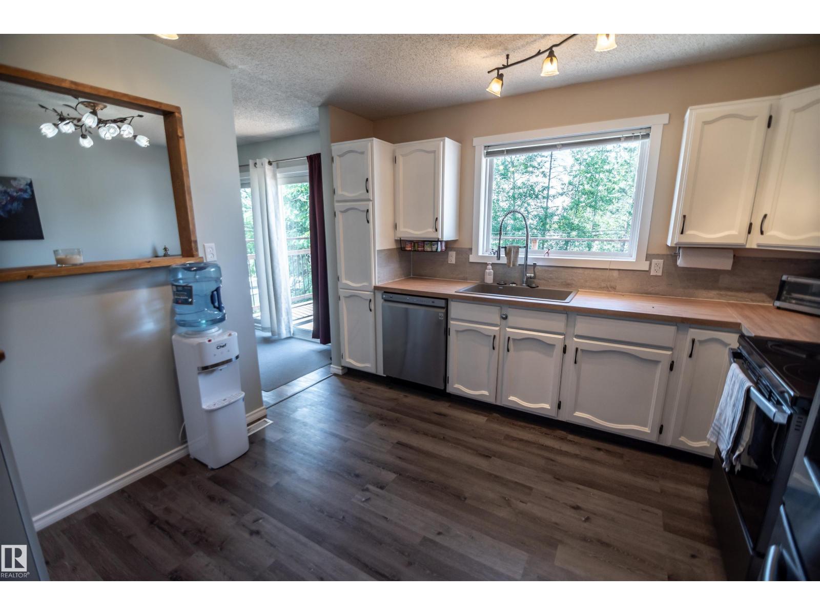 4632 46 AV — photo 25