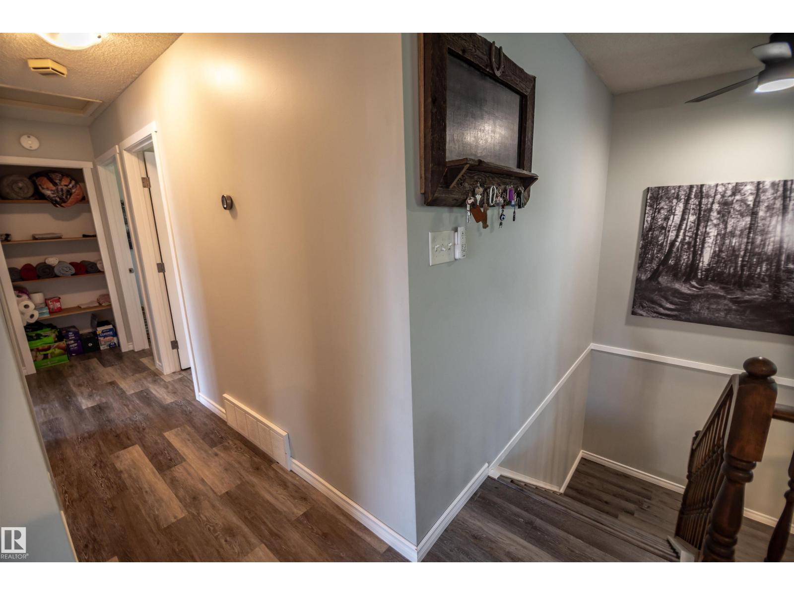 4632 46 AV — photo 28