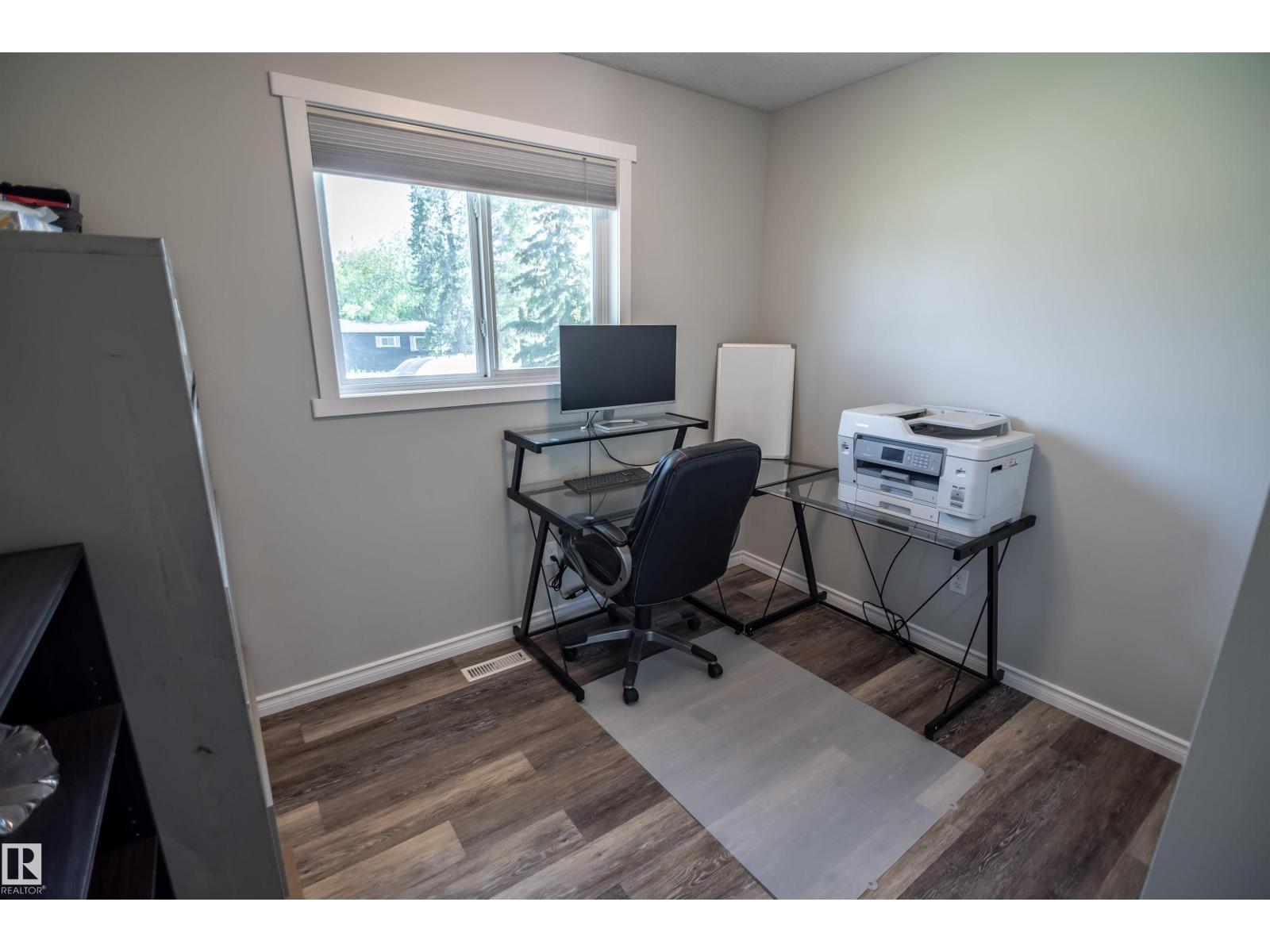 4632 46 AV — photo 30