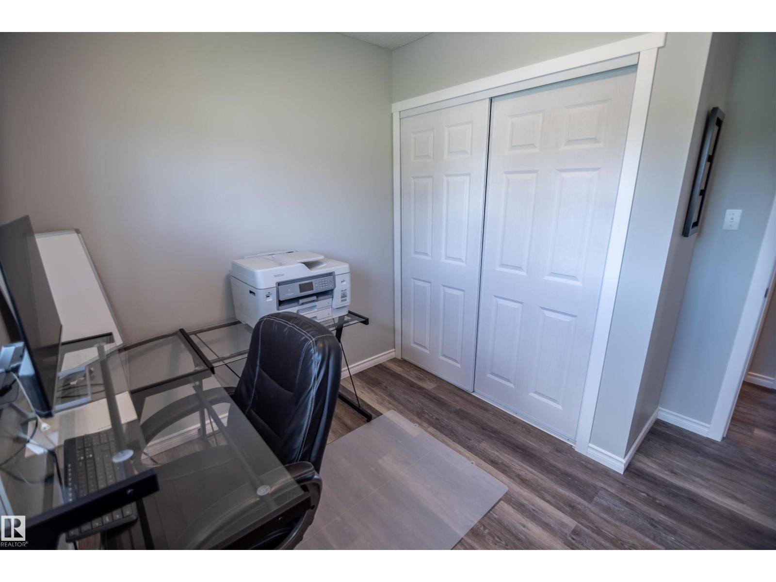 4632 46 AV — photo 31