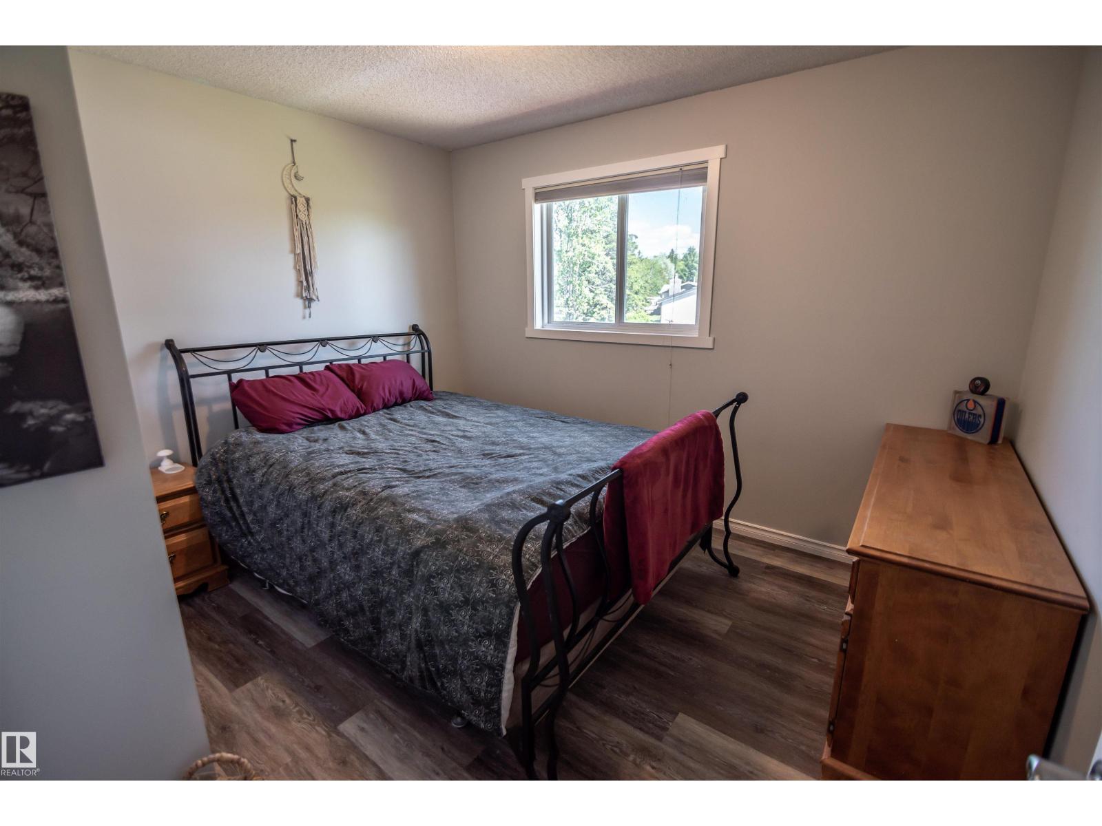 4632 46 AV — photo 32