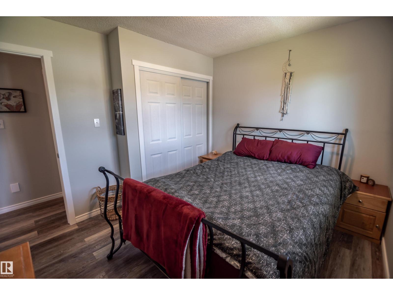 4632 46 AV — photo 33