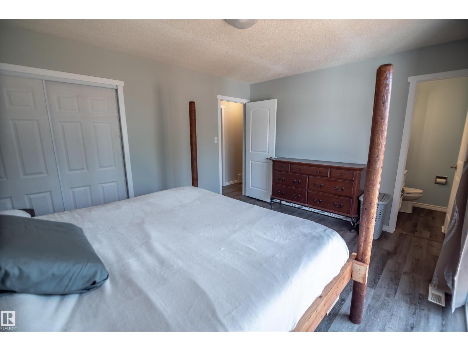 4632 46 AV — photo 36
