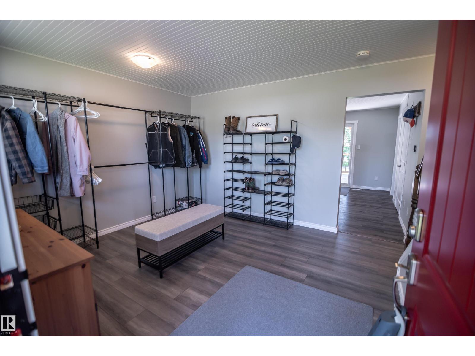 4632 46 AV — photo 7