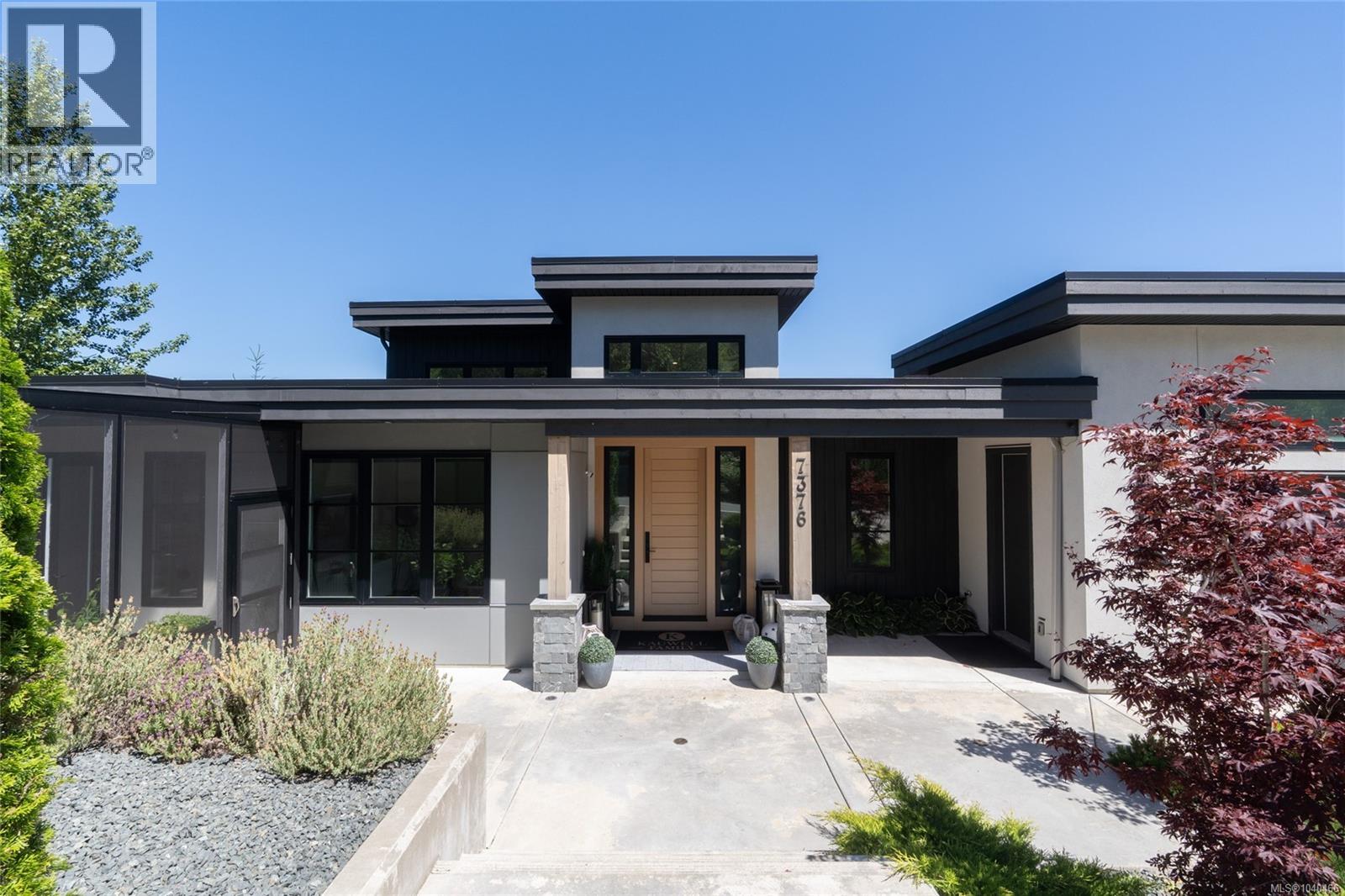 7376 High Ridge Cres - 2