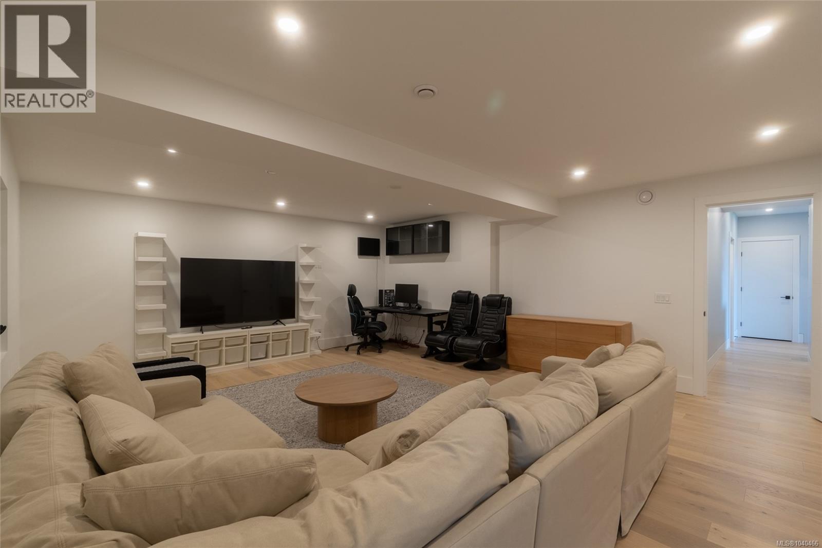 7376 High Ridge Cres - 42
