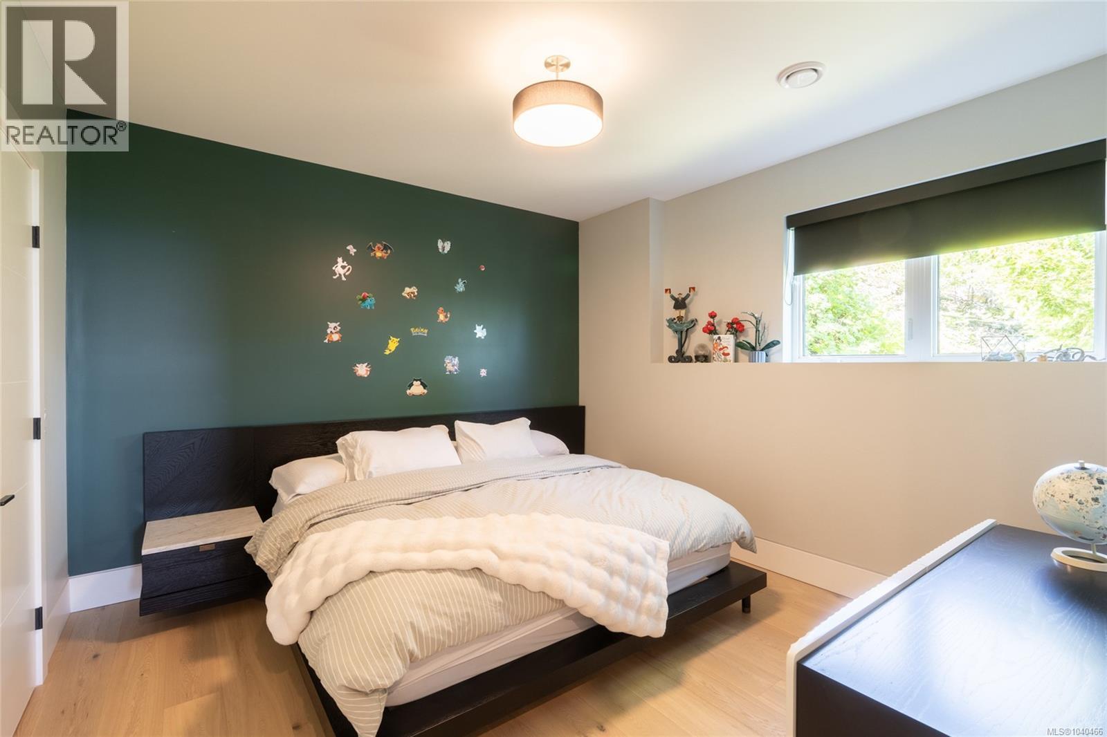7376 High Ridge Cres - 40