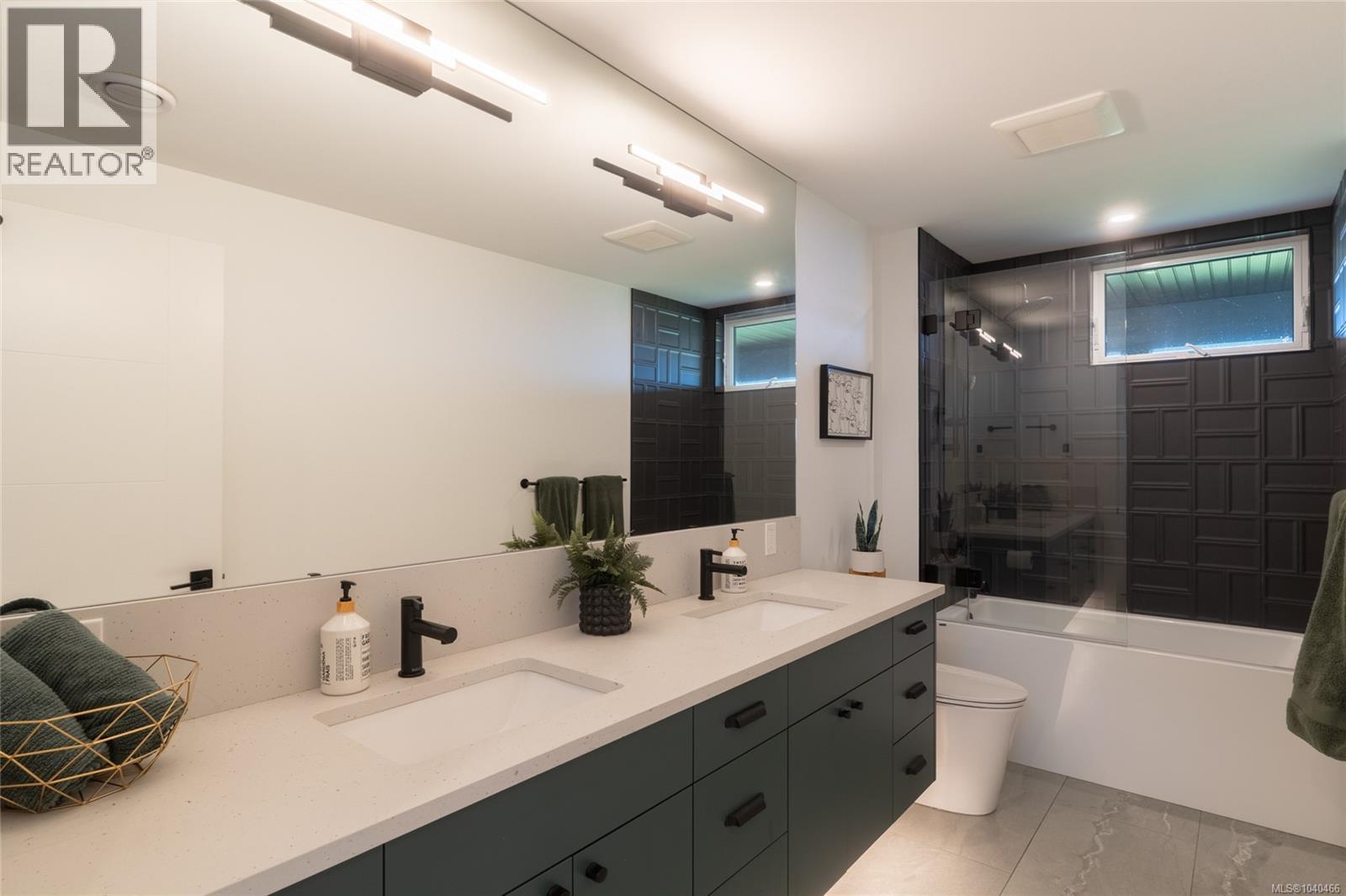 7376 High Ridge Cres - 38