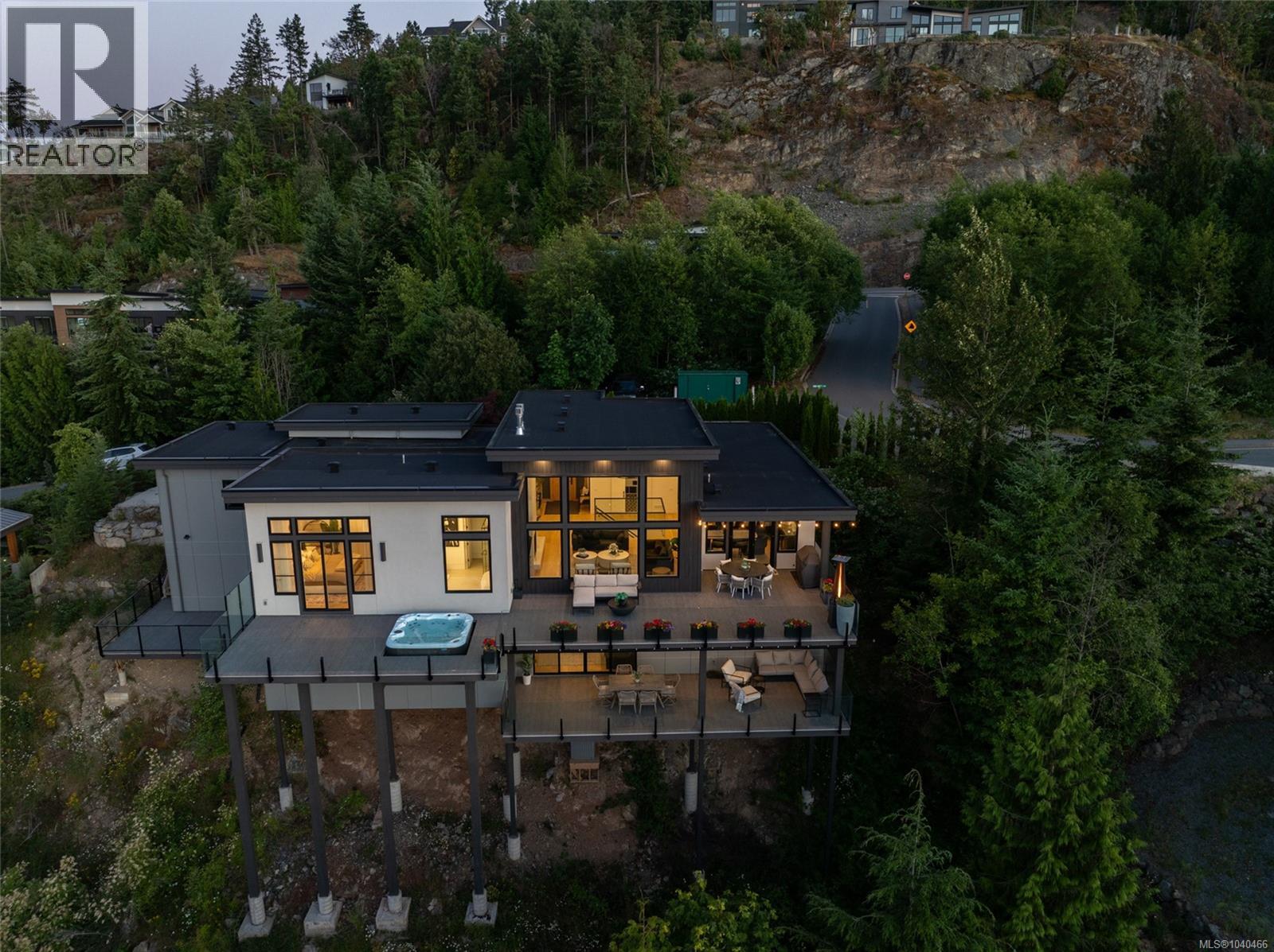 7376 High Ridge Cres - 74