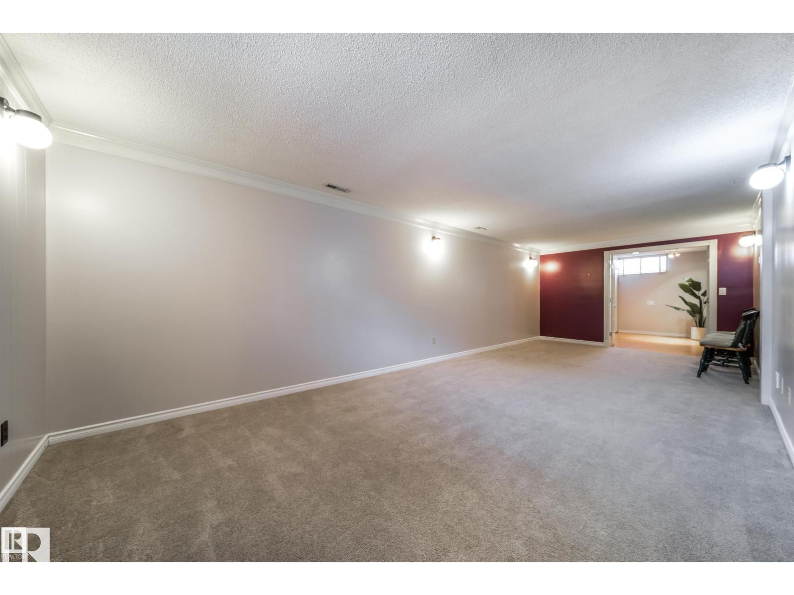10231 46 ST NW - 41