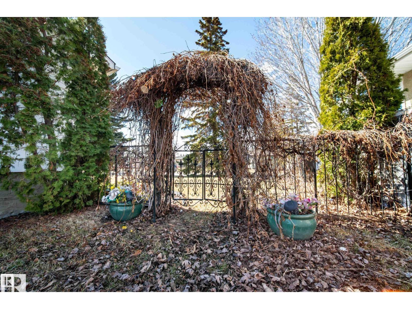 10231 46 ST NW - 28