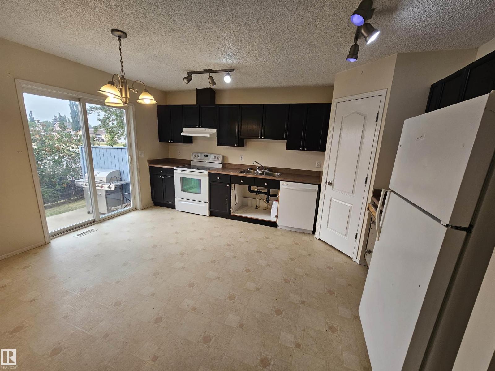 #27 3 GROVE MEADOW DR - photo 4