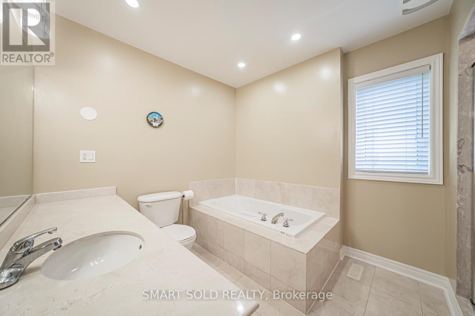 #16 9133 BAYVIEW AVENUE - 31