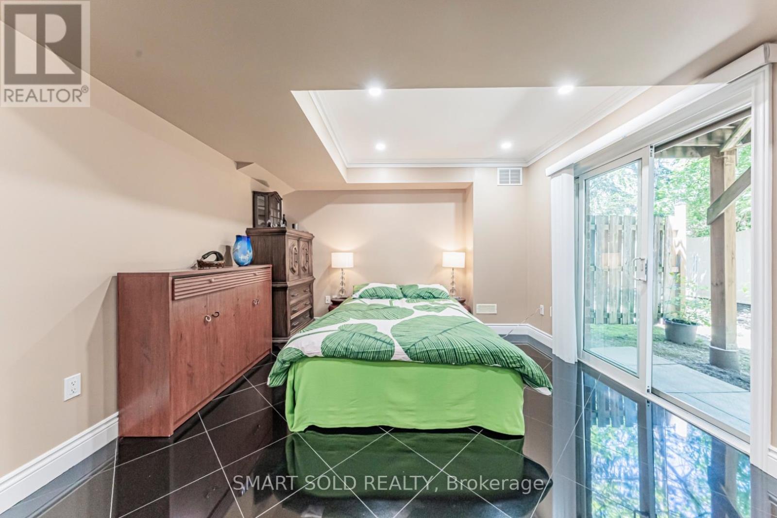 #16 9133 BAYVIEW AVENUE - 34