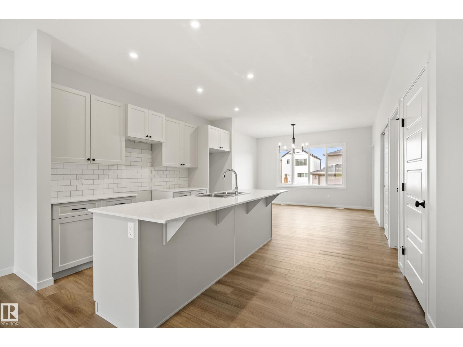 1224 MCLEOD AV - 1
