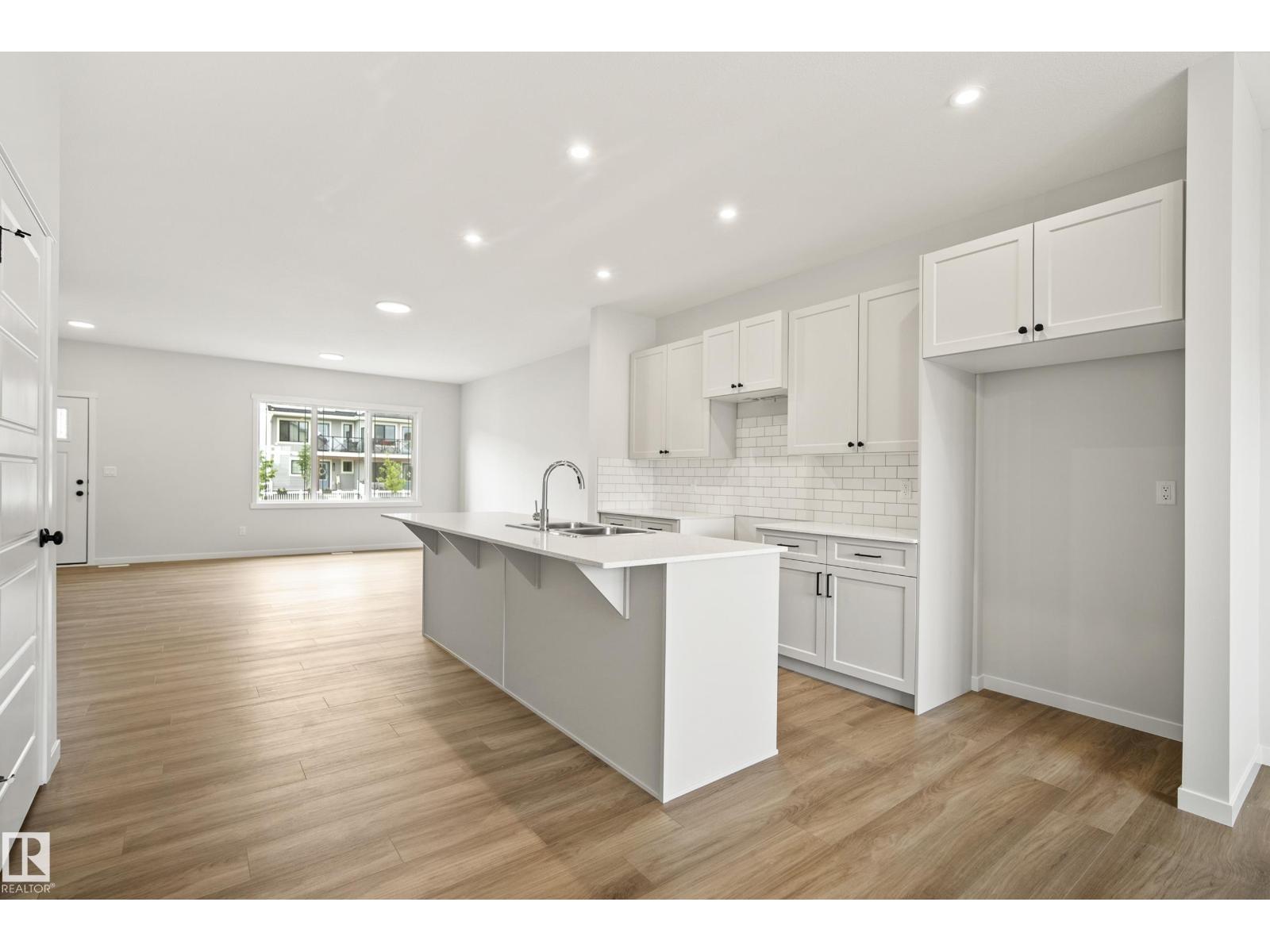 1224 MCLEOD AV - 11