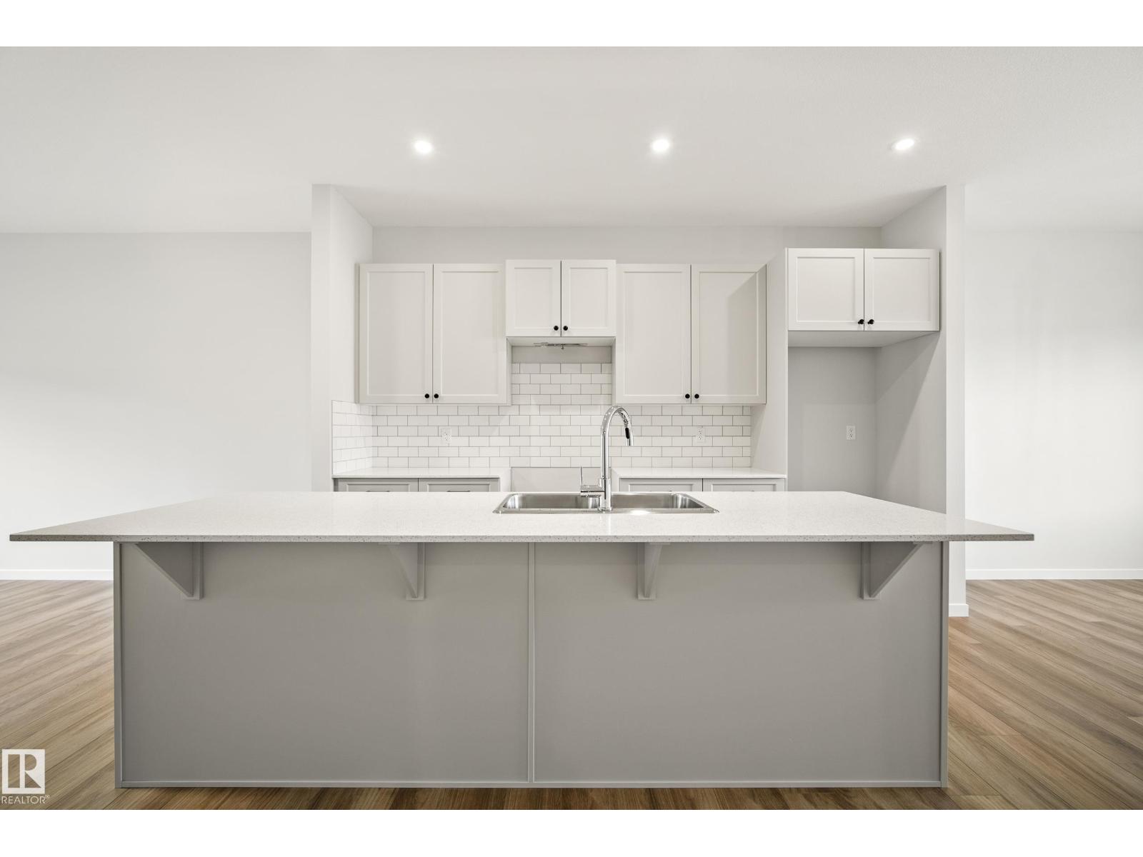 1224 MCLEOD AV - 12
