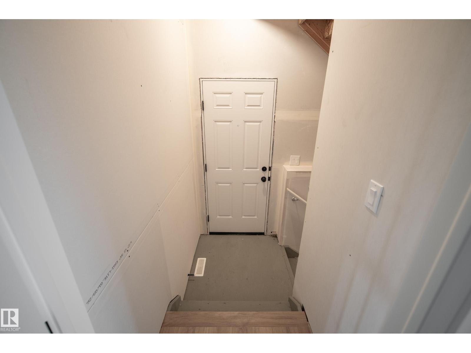 1224 MCLEOD AV - 20