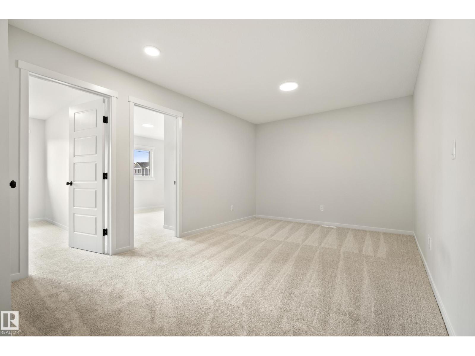1224 MCLEOD AV - 21