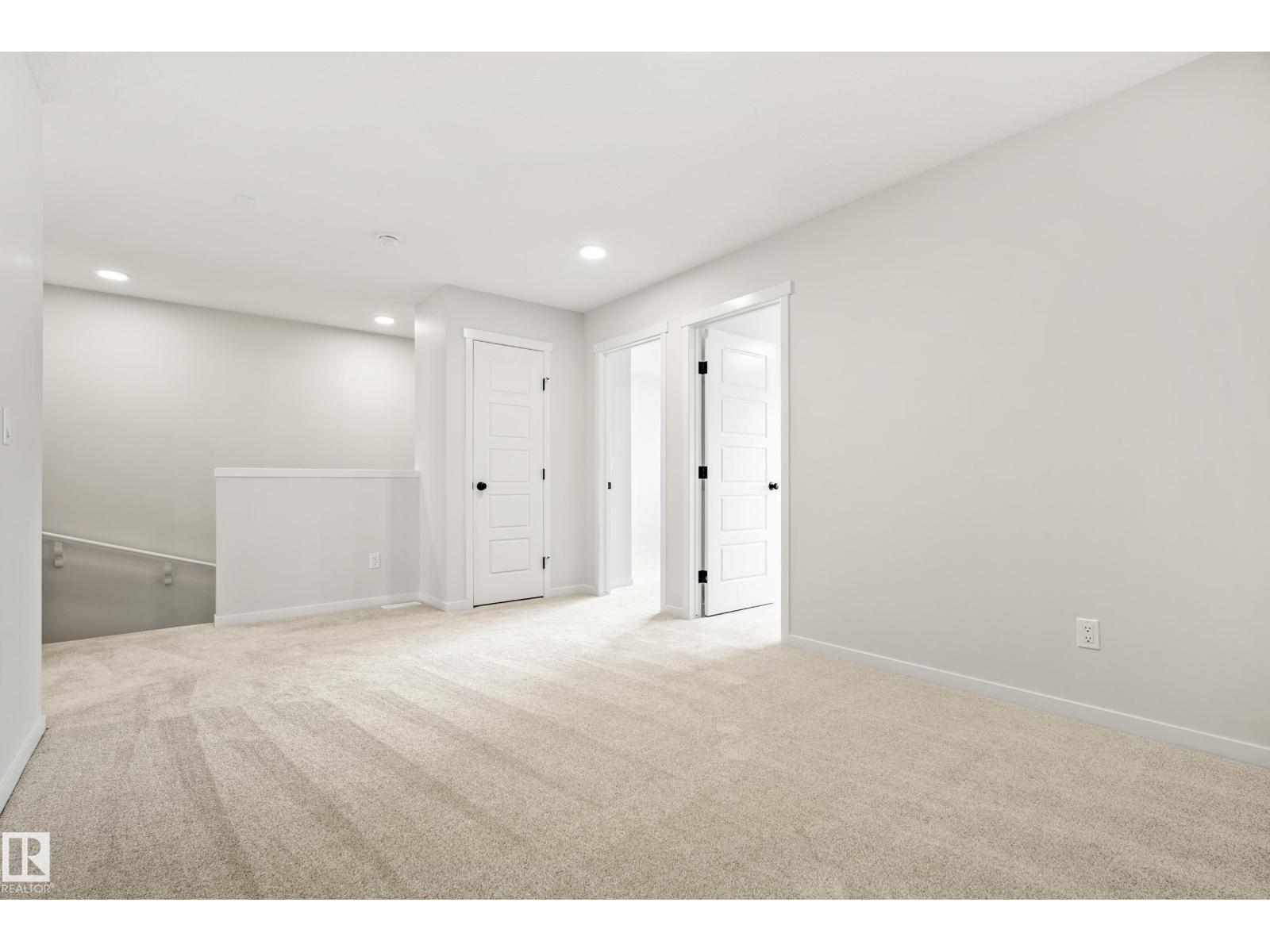 1224 MCLEOD AV - 23
