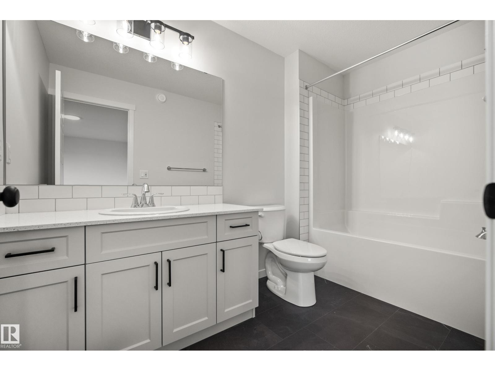 1224 MCLEOD AV - 27