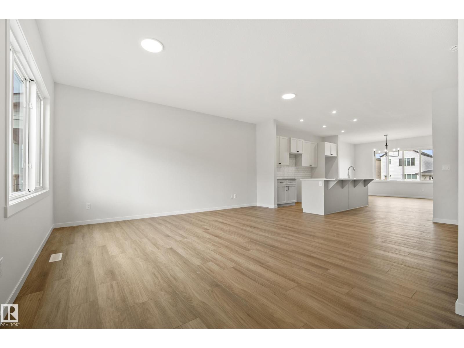 1224 MCLEOD AV - 6