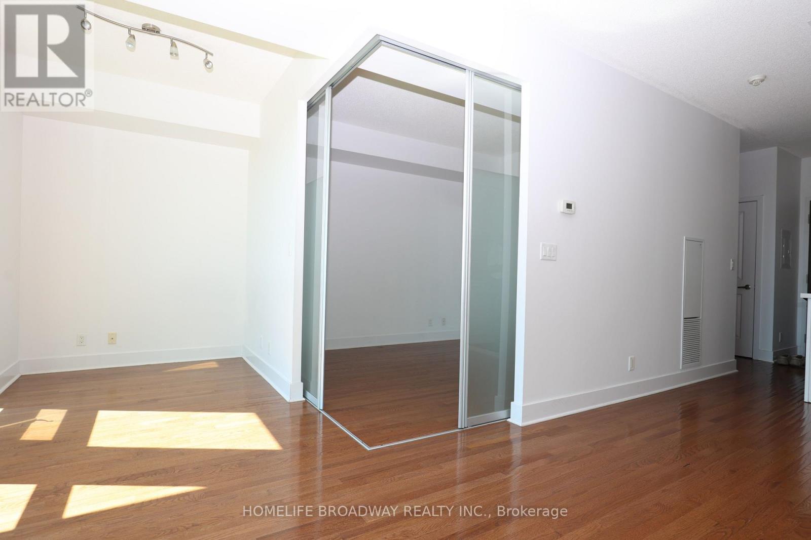 #906 26 NORTON AVENUE - 10
