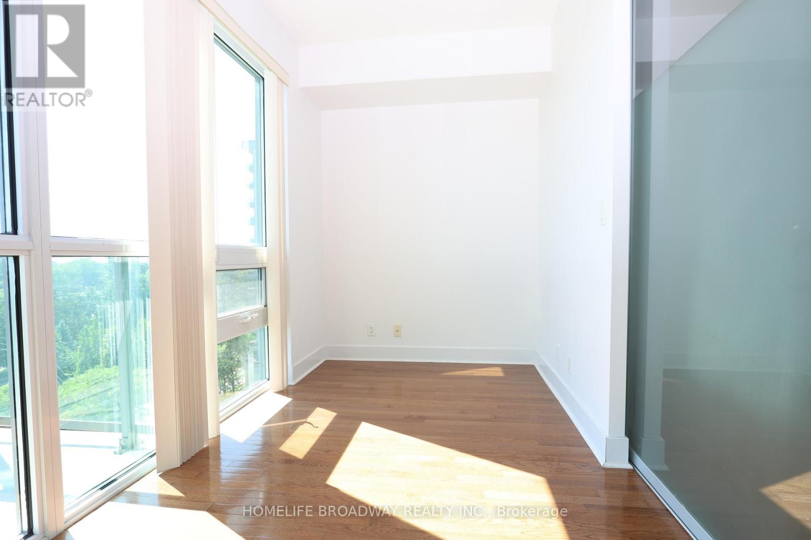 #906 26 NORTON AVENUE - 8