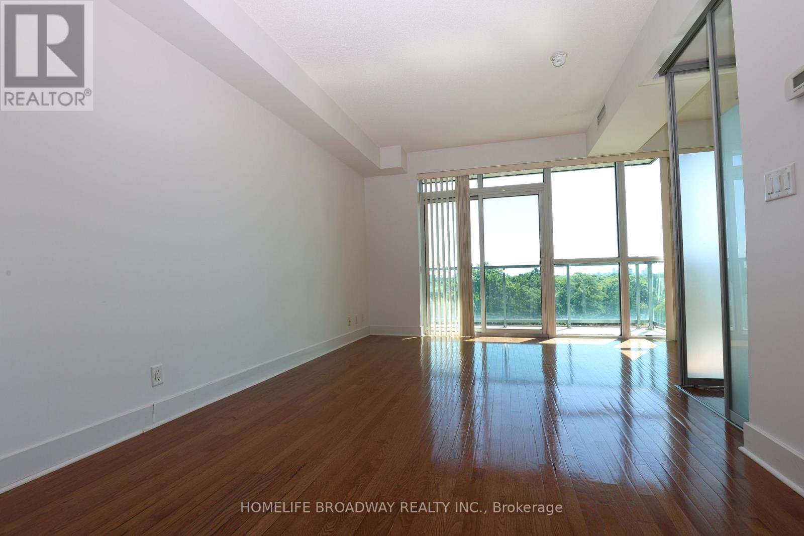#906 26 NORTON AVENUE - 9