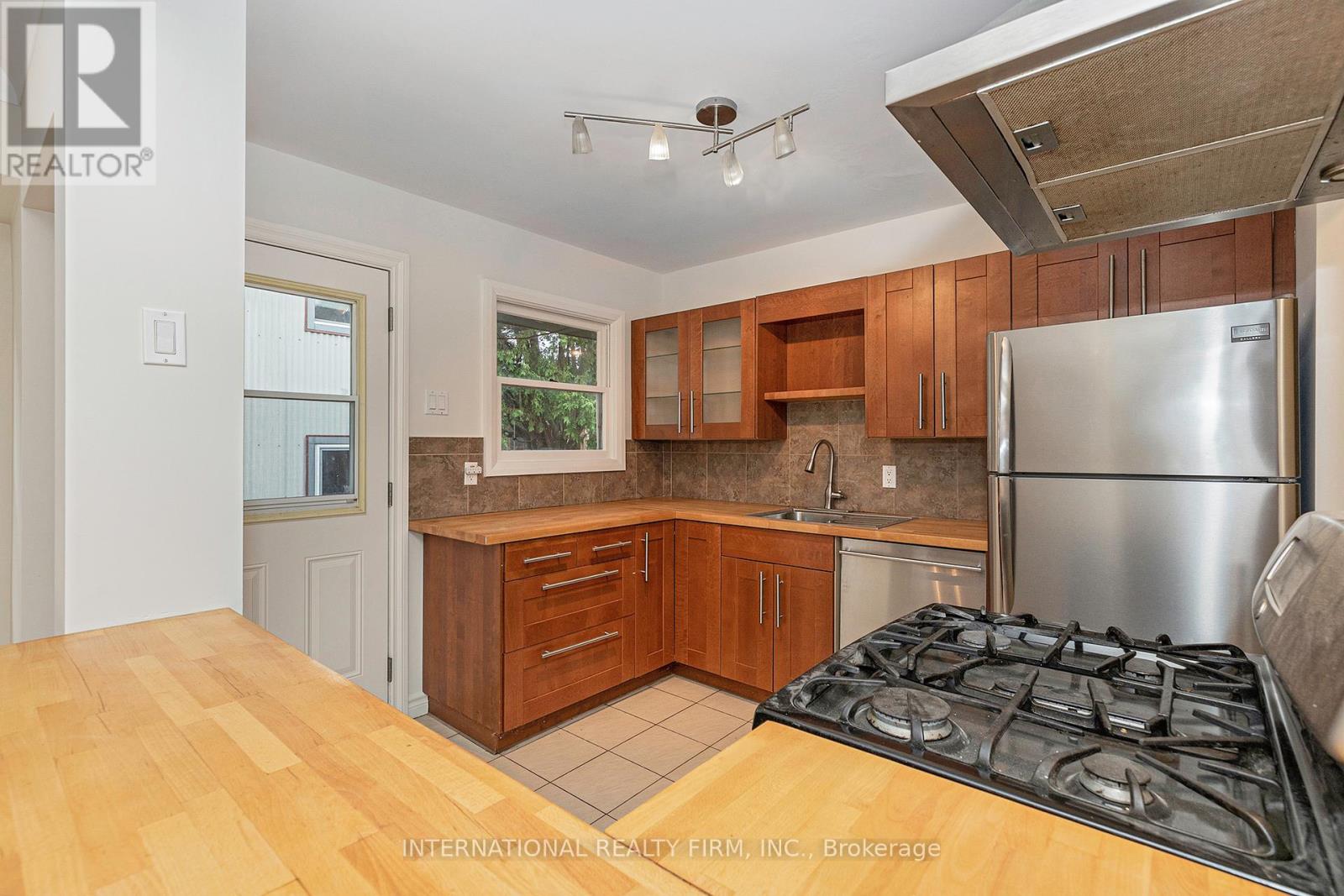 3 Bed, 1 Bath House for Rent in Ottawa – 323 LANARK AVENUE N, Ottawa – MLS# X13486808 - Image 14