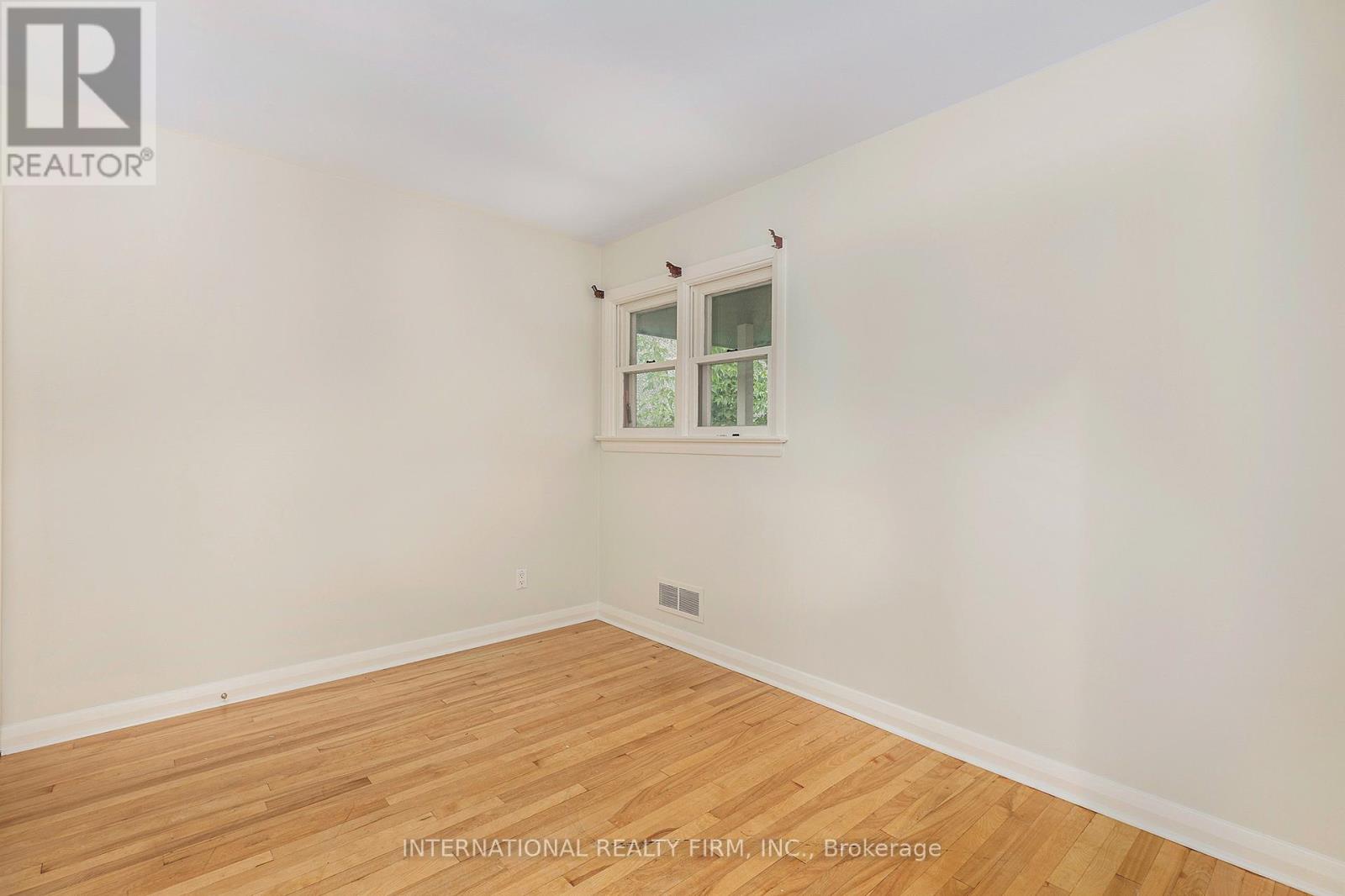 3 Bed, 1 Bath House for Rent in Ottawa – 323 LANARK AVENUE N, Ottawa – MLS# X13486808 - Image 15