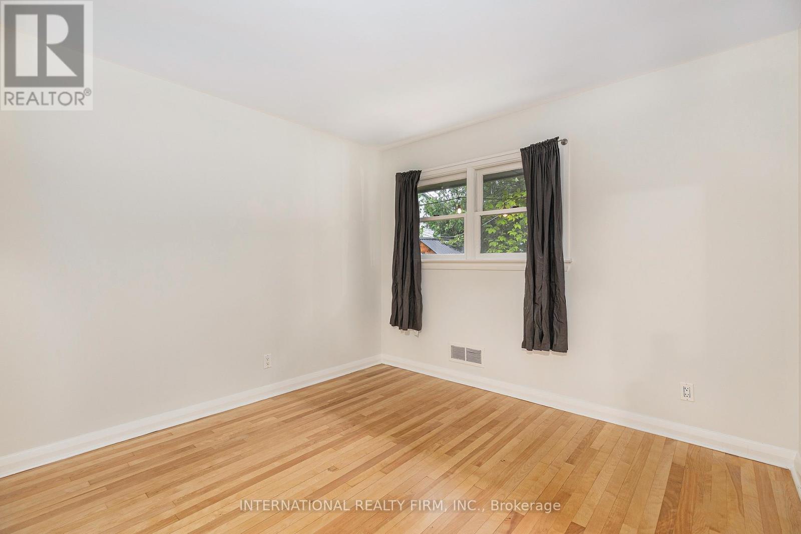 3 Bed, 1 Bath House for Rent in Ottawa – 323 LANARK AVENUE N, Ottawa – MLS# X13486808 - Image 16