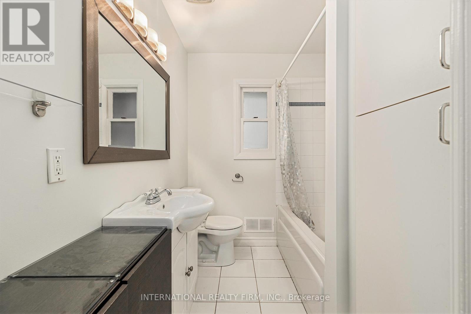 3 Bed, 1 Bath House for Rent in Ottawa – 323 LANARK AVENUE N, Ottawa – MLS# X13486808 - Image 17