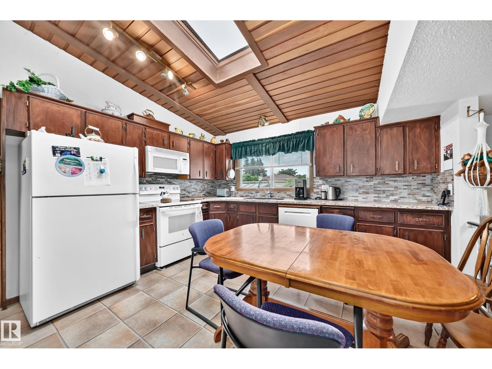 13804 87 ST NW - 10