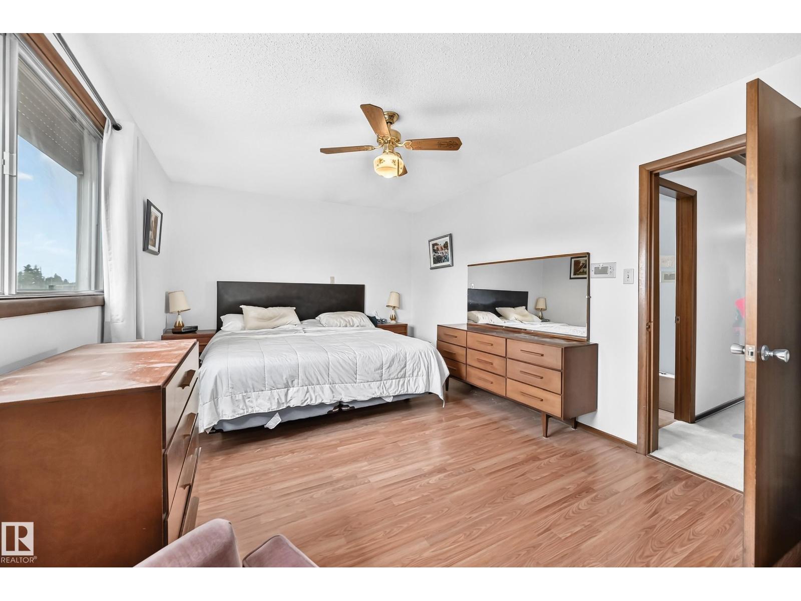 13804 87 ST NW - 30