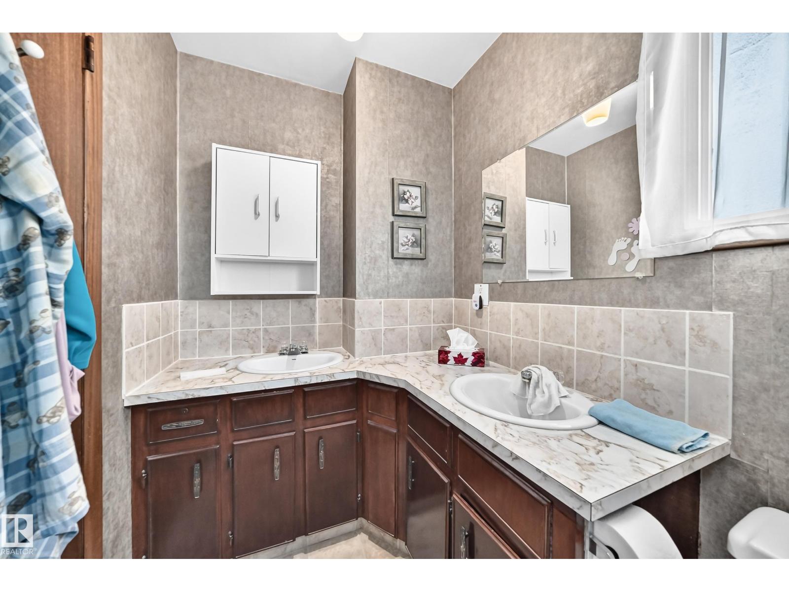 13804 87 ST NW - 44