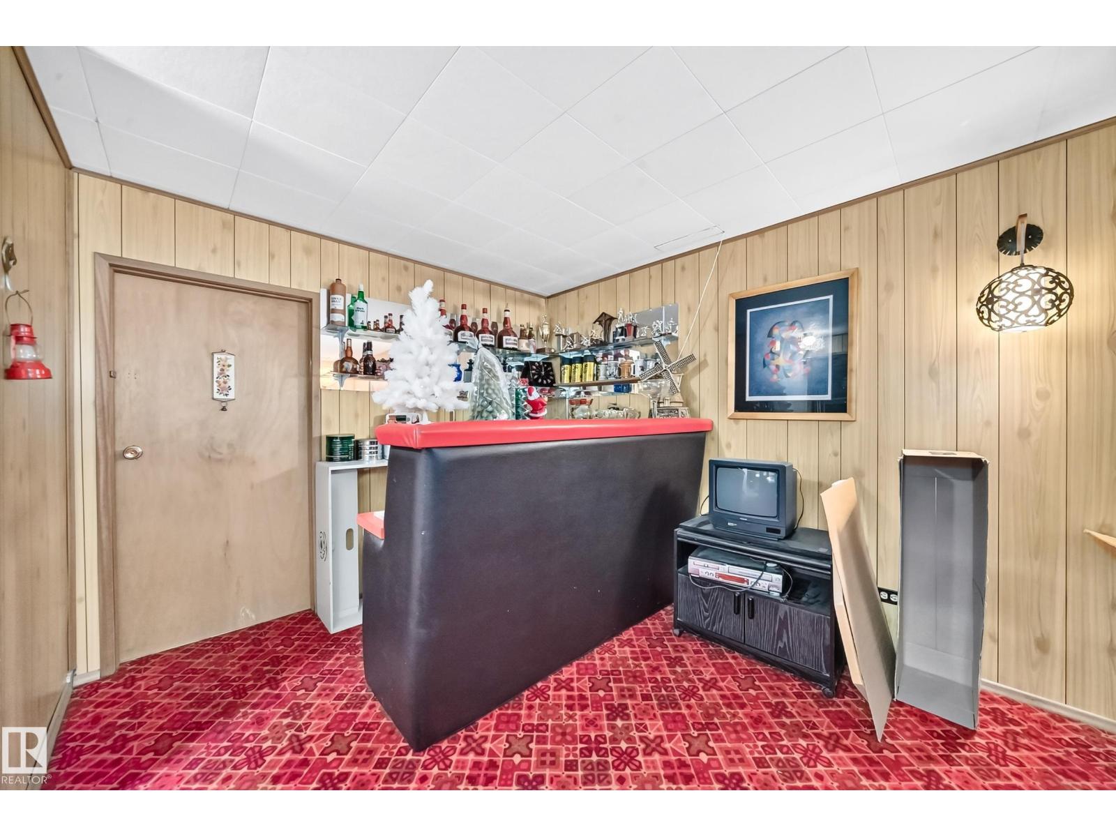 13804 87 ST NW - 48
