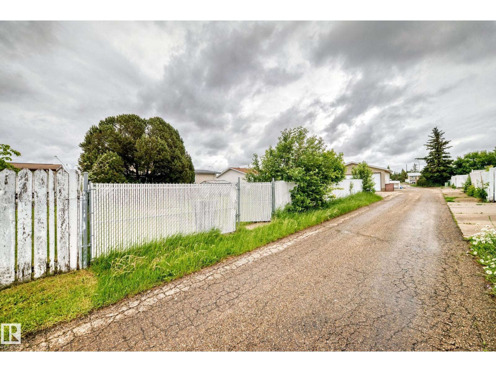 13804 87 ST NW - 62