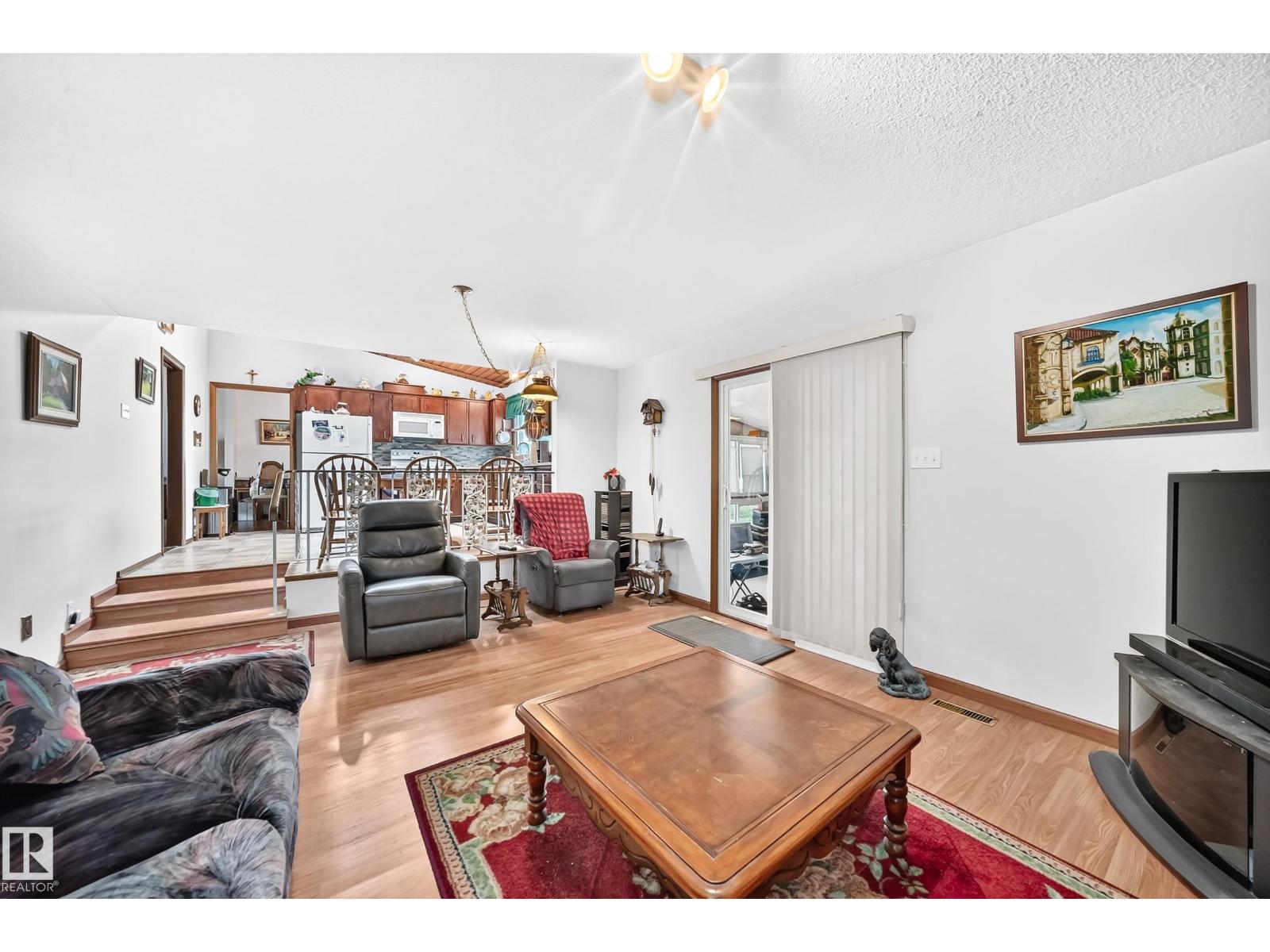 13804 87 ST NW - 9