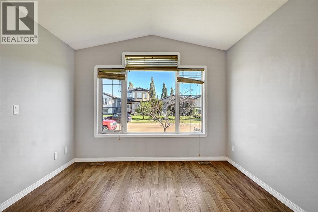 9021 95 Avenue - 2
