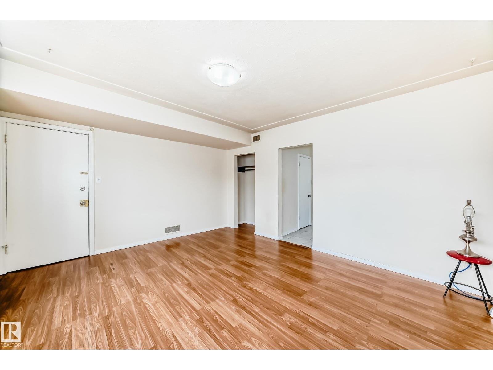 11716 124 ST NW - 8