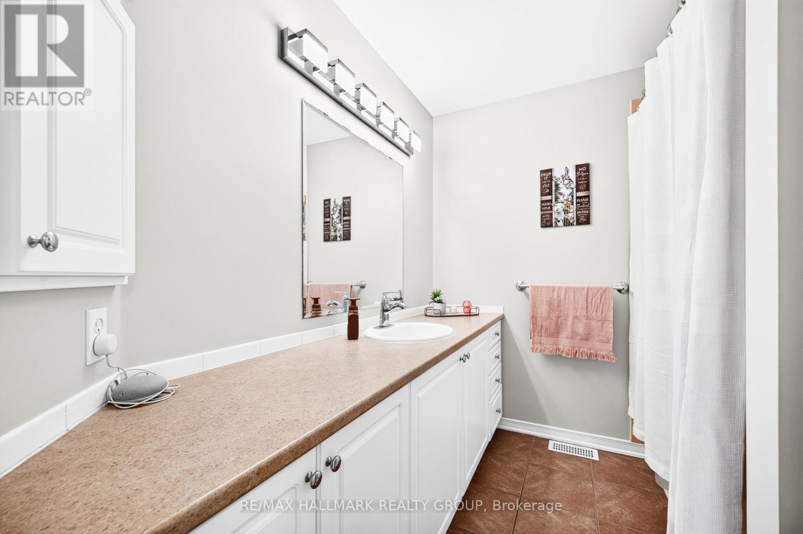 4 Bed, 3 Bath House for Sale in Ottawa – 151 BRANTHAVEN STREET, Ottawa – MLS# X13486922 - Image 20