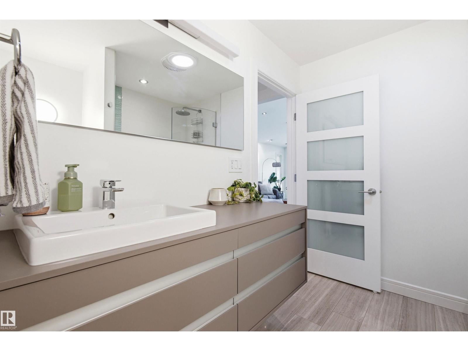 6905 102A AV NW — photo 23