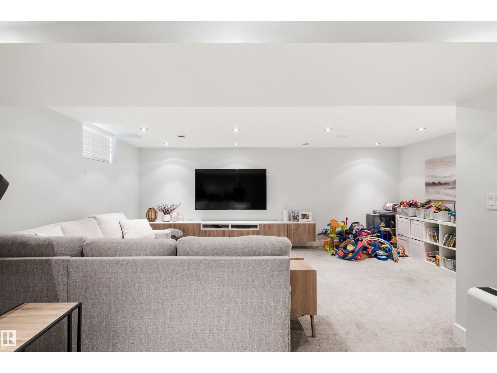 6905 102A AV NW — photo 30
