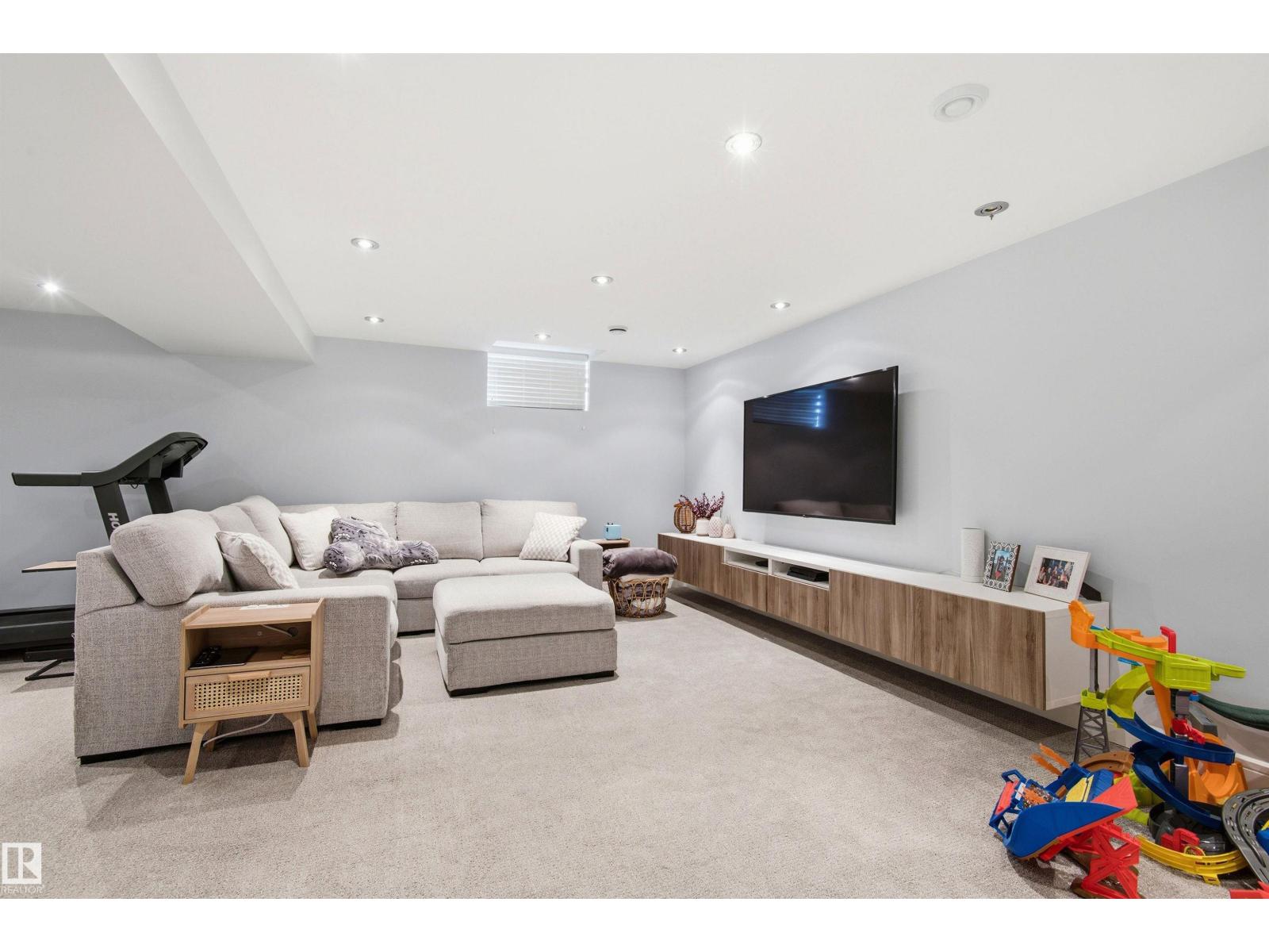6905 102A AV NW — photo 32
