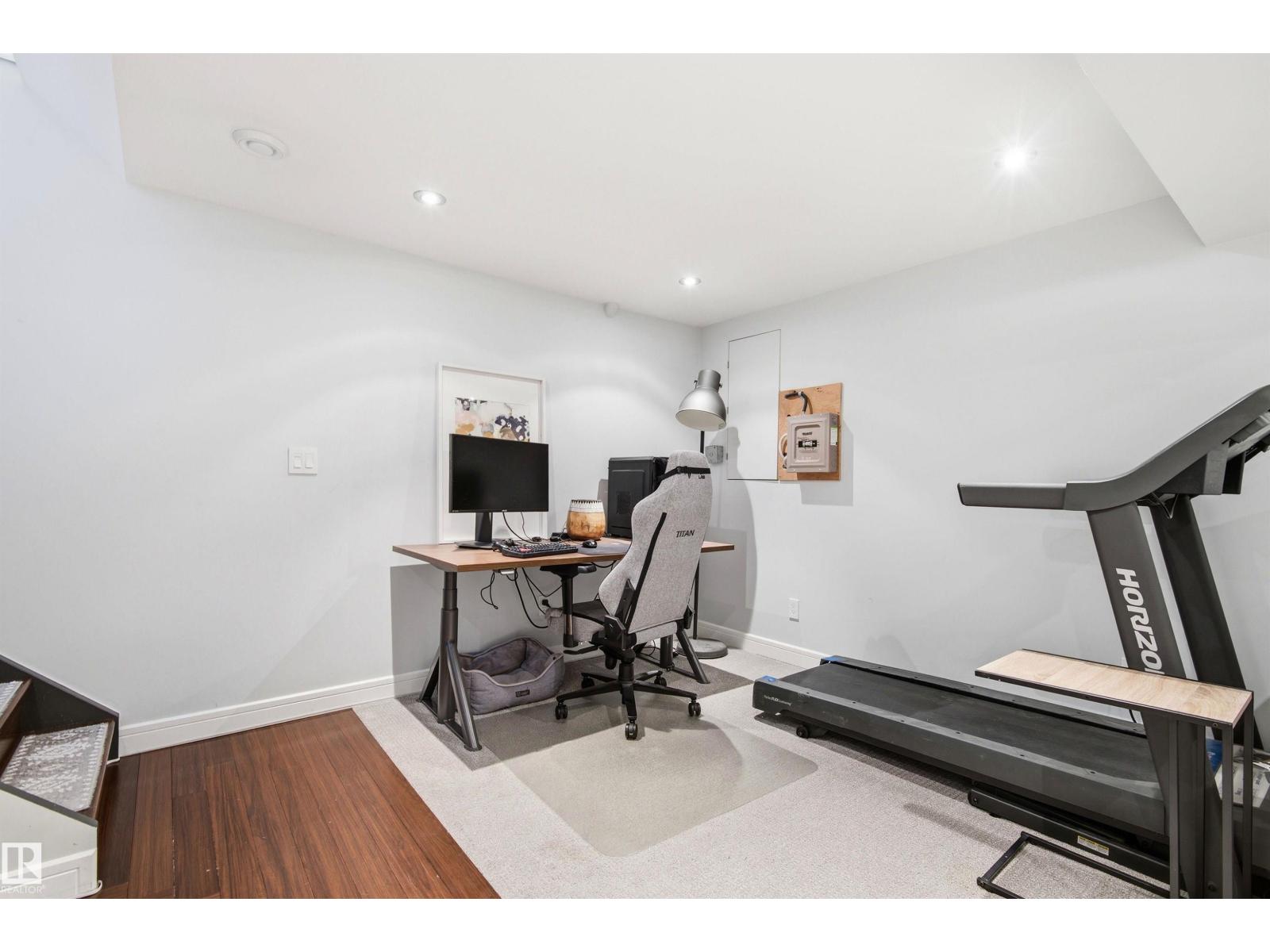 6905 102A AV NW — photo 33